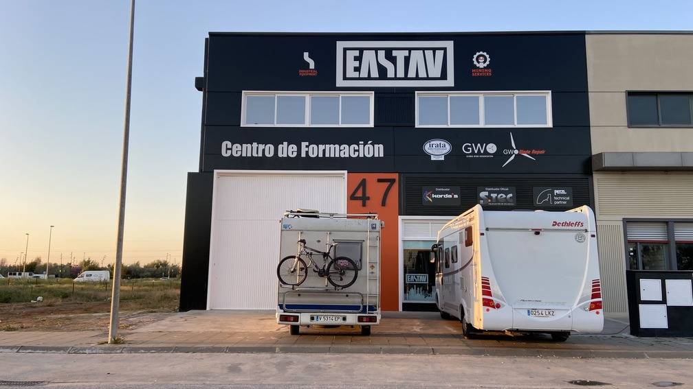 ¿Qué características debe tener un centro de formación en altura? 8 Aparcamiento de caravanas