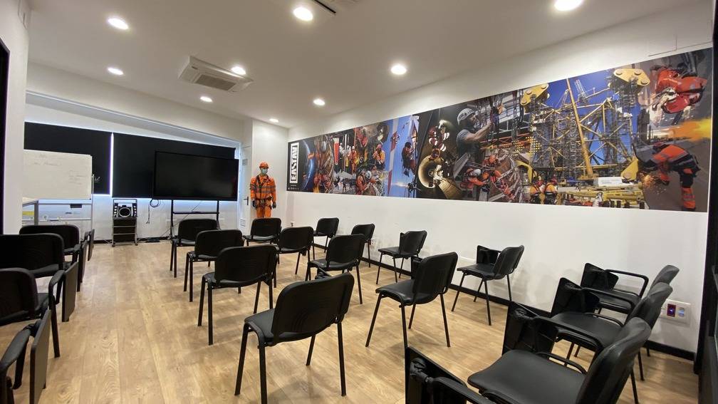¿Qué características debe tener un centro de formación en altura? 5 Sala de capacitacion con alta tecnologia