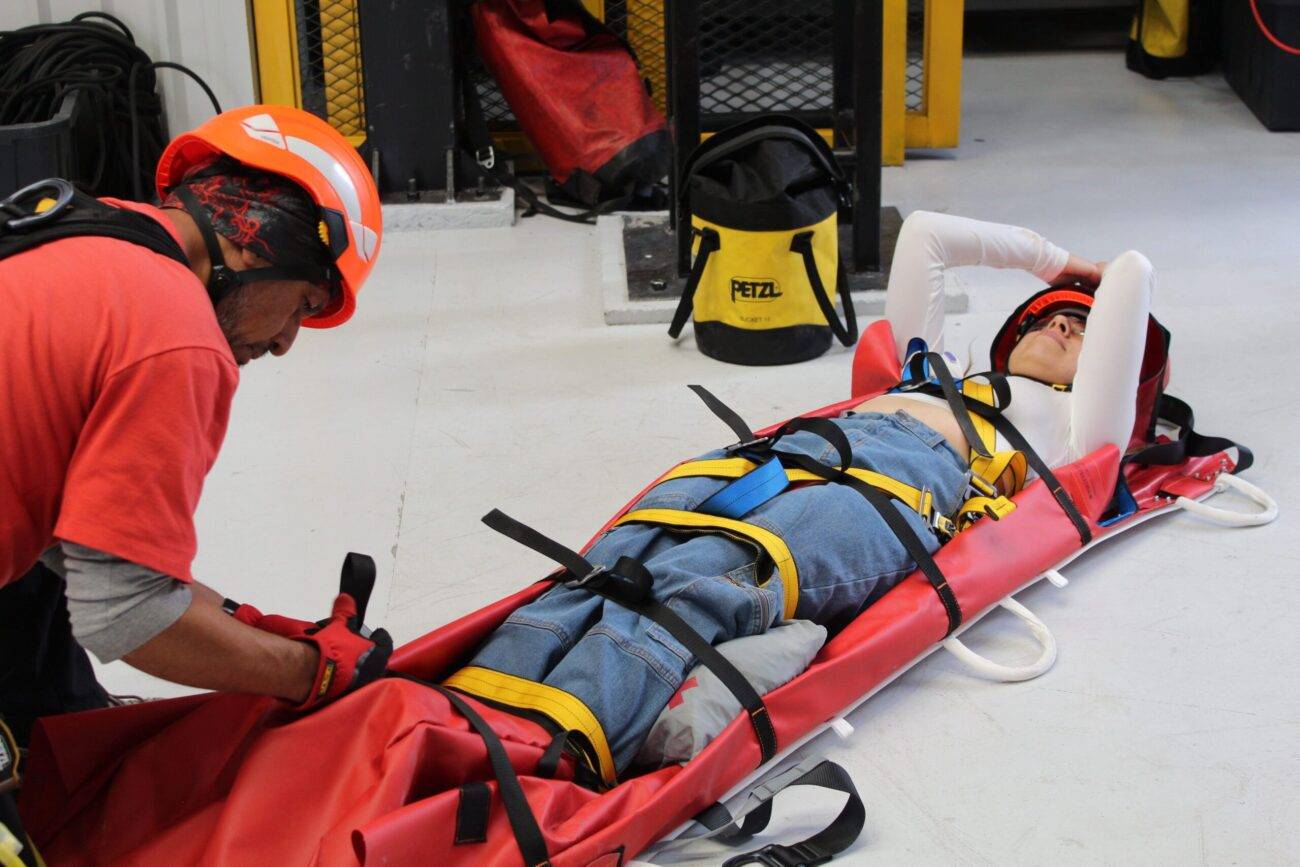 Rescate Industrial: Todo lo que necesitas saber sobre prevención y atención a emergencias en tu empresa. 2 slide 1