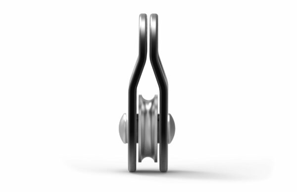 Polea compacta de alto rendimiento para cuerdas de diámetro pequeño. Permite maniobras de rescate avanzadas, como ascensos, desvíos, etc.